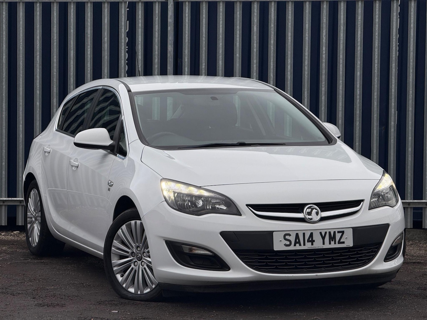 Used Vauxhall Astra 2014 for sale - 76913684: Photo 1