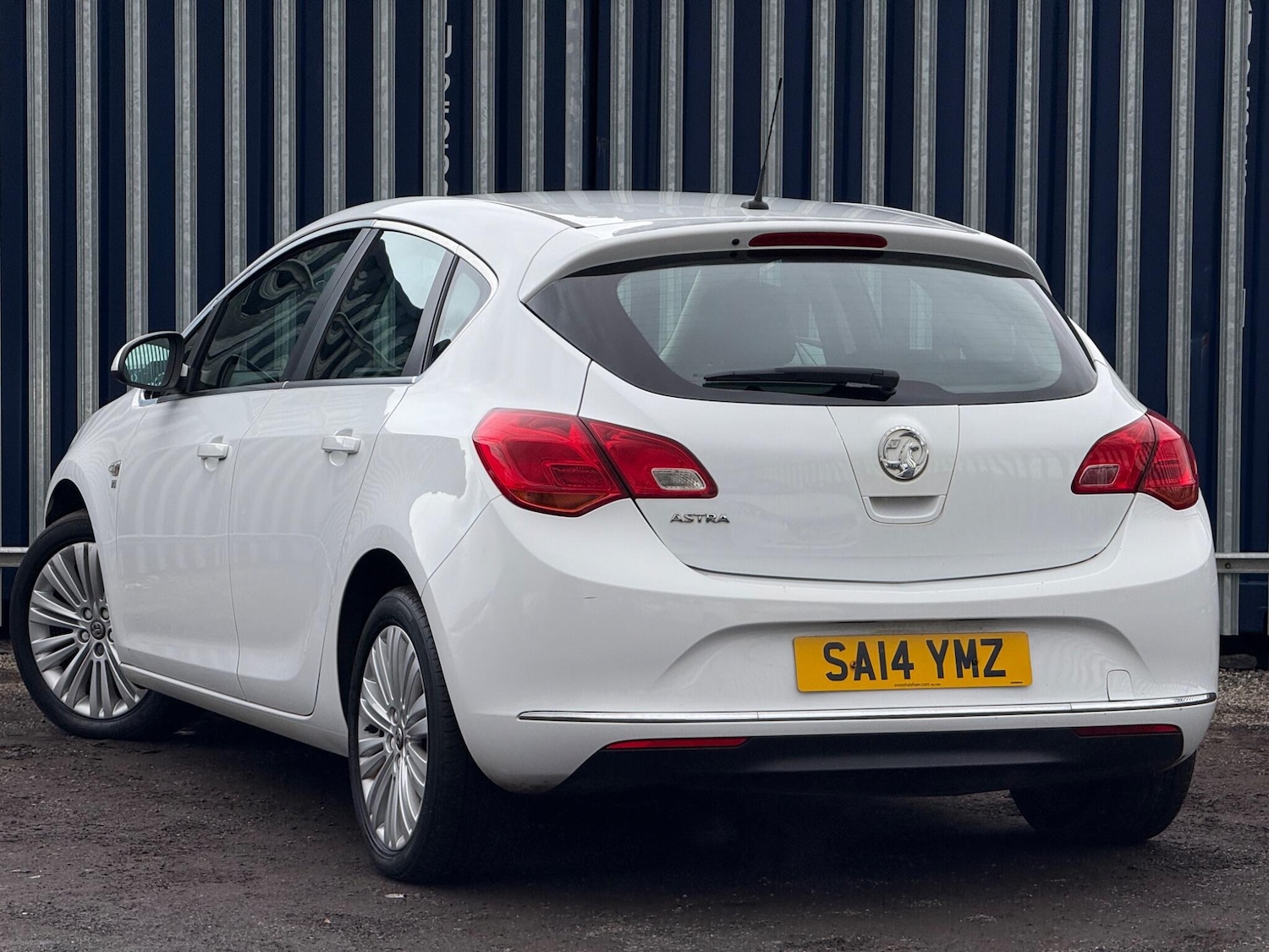 Used Vauxhall Astra 2014 for sale - 76913684: Photo 2