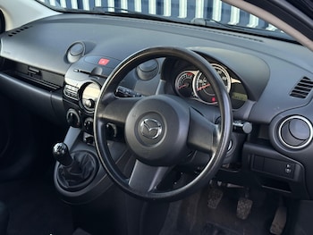 Used Mazda Mazda2 2013 for sale - 77021102: Photo