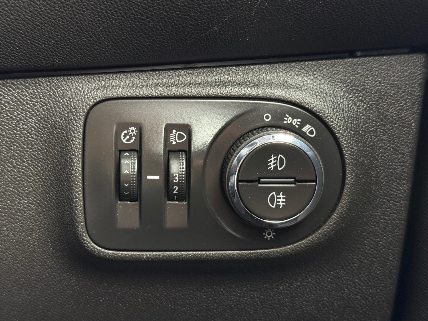 Used Vauxhall Corsa 2015 for sale - 75894649: Photo 27