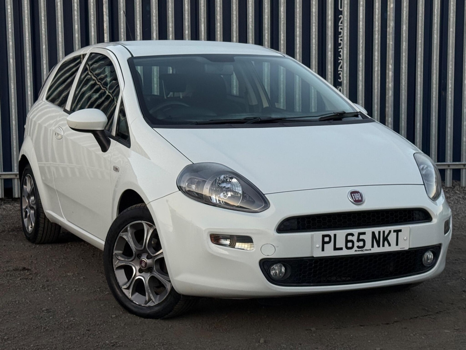 Used Fiat Punto 2016 for sale - 76681940: Photo 1