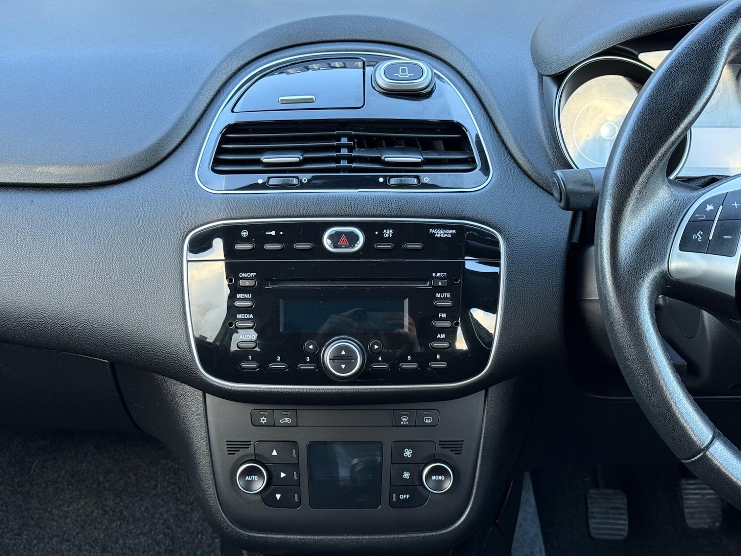 Used Fiat Punto 2016 for sale - 76681940: Photo 17