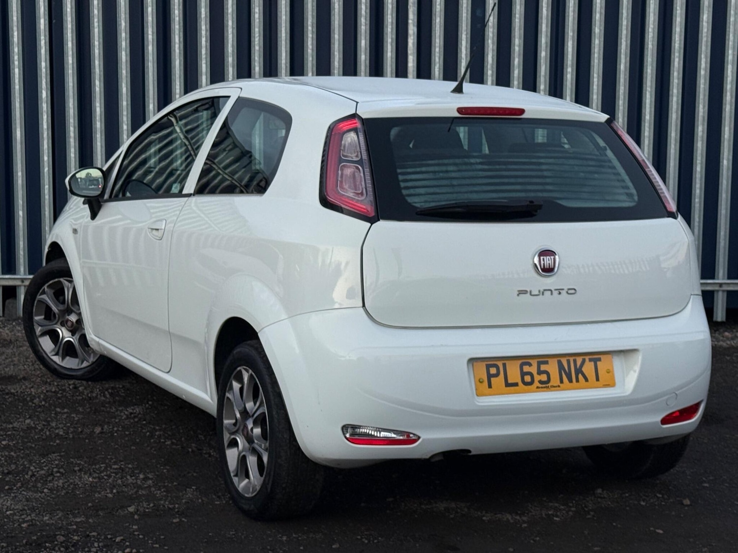 Used Fiat Punto 2016 for sale - 76681940: Photo 2