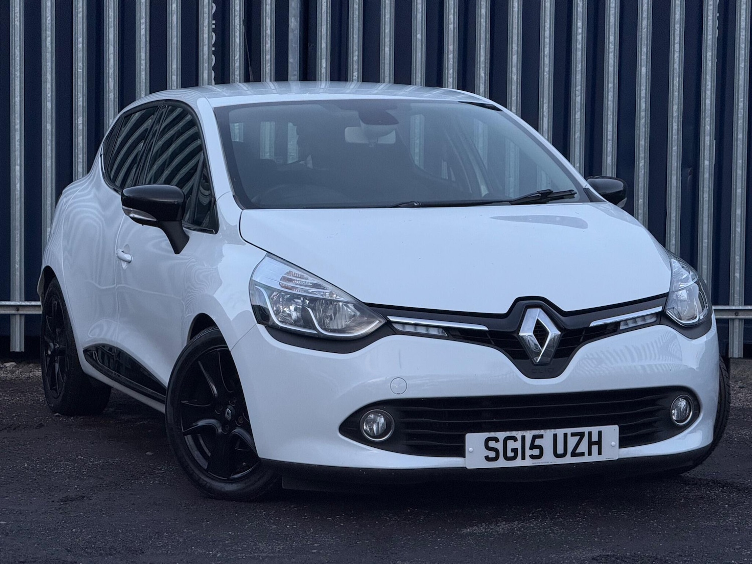 Used Renault Clio 2015 for sale - 76759505: Photo 1