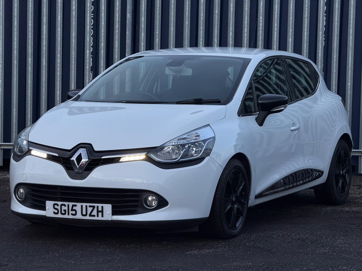 Used Renault Clio 2015 for sale - 76759505: Photo 10