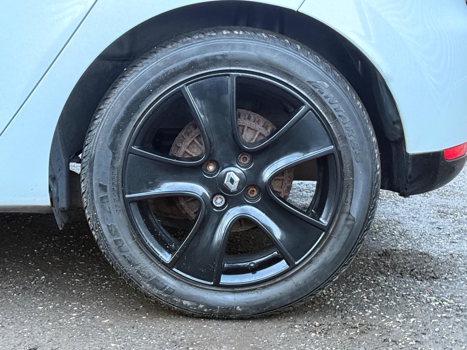 Used Renault Clio 2015 for sale - 76759505: Photo 15