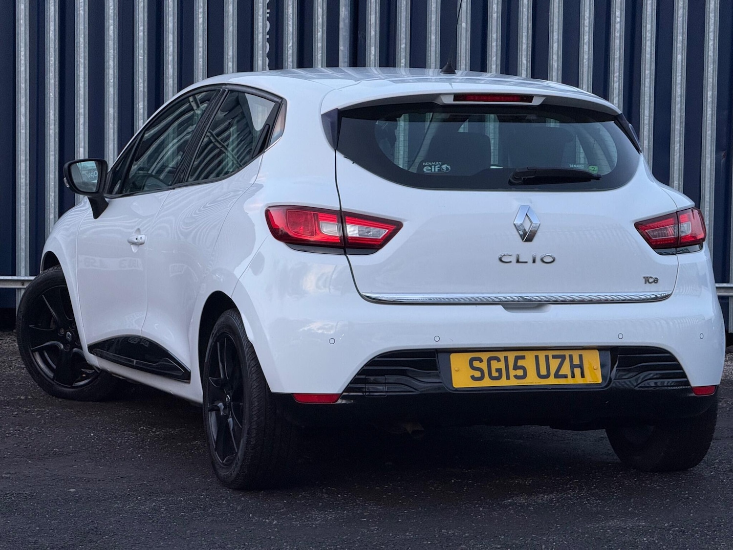 Used Renault Clio 2015 for sale - 76759505: Photo 2