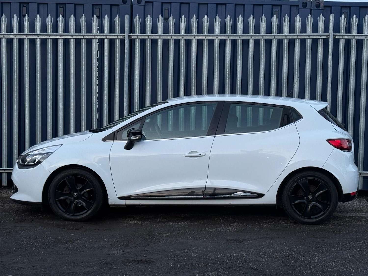 Used Renault Clio 2015 for sale - 76759505: Photo 9