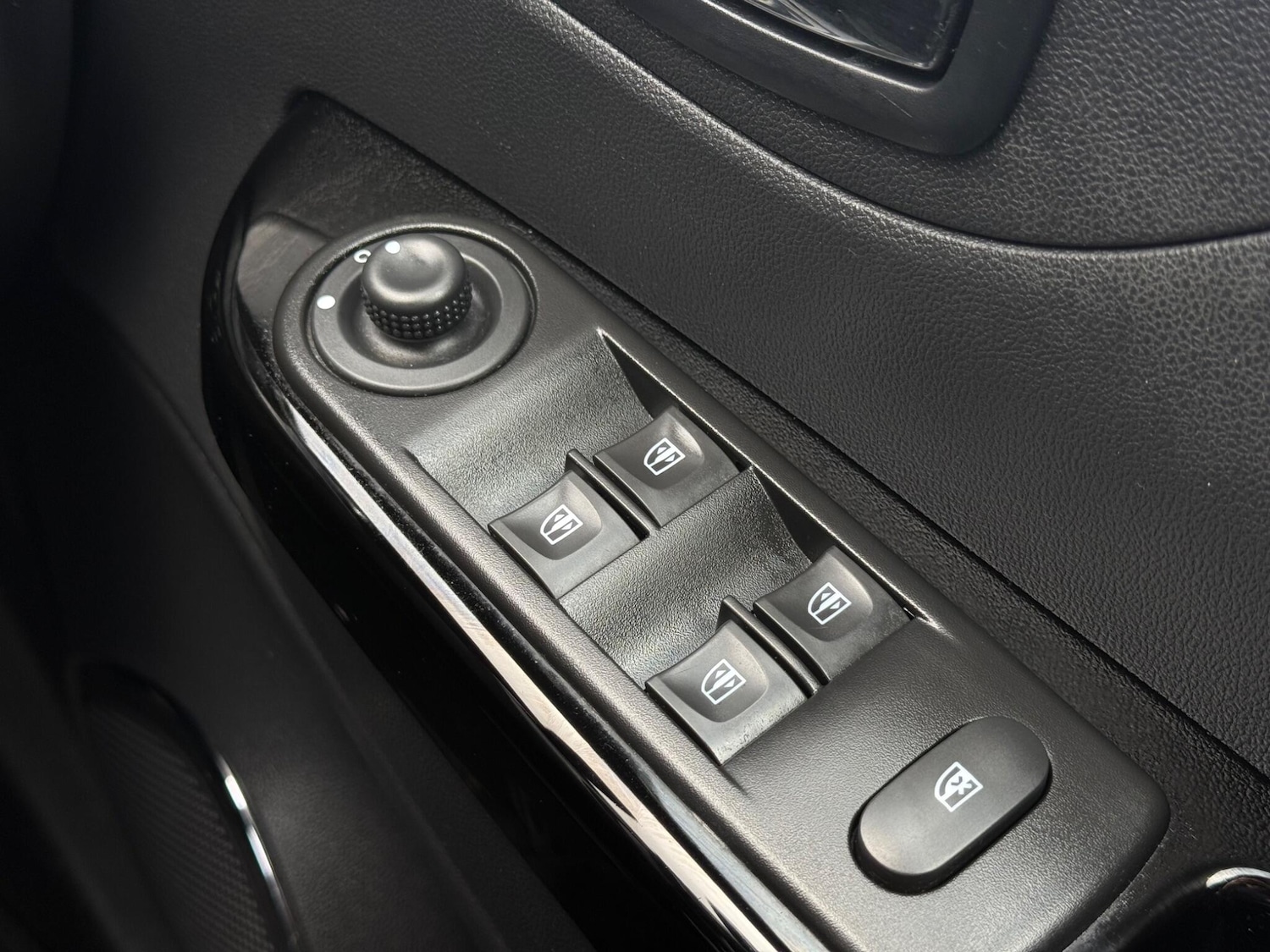 Used Renault Captur 2016 for sale - 76681965: Photo 25