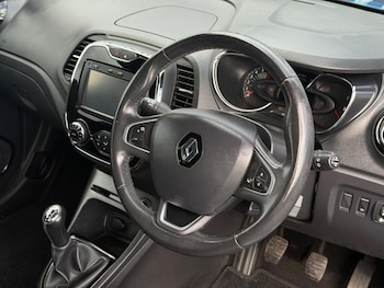 Used Renault Captur 2016 for sale - 76681965: Photo