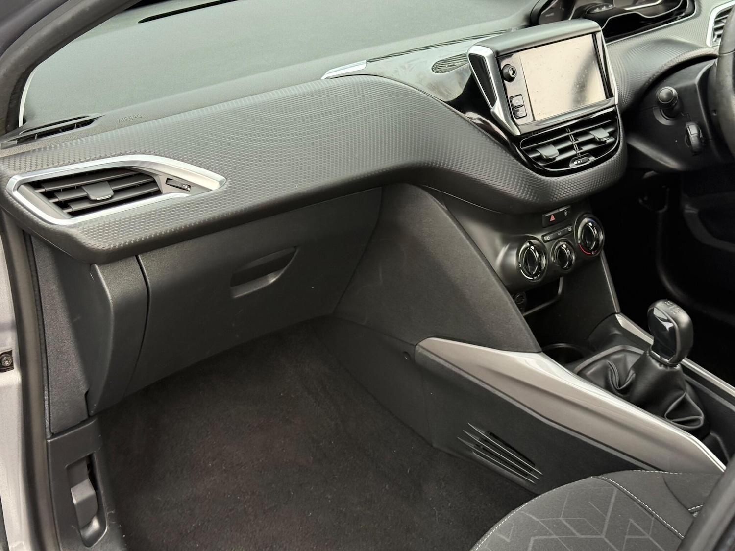 Used Peugeot 2008 2017 for sale - 76681953: Photo 13