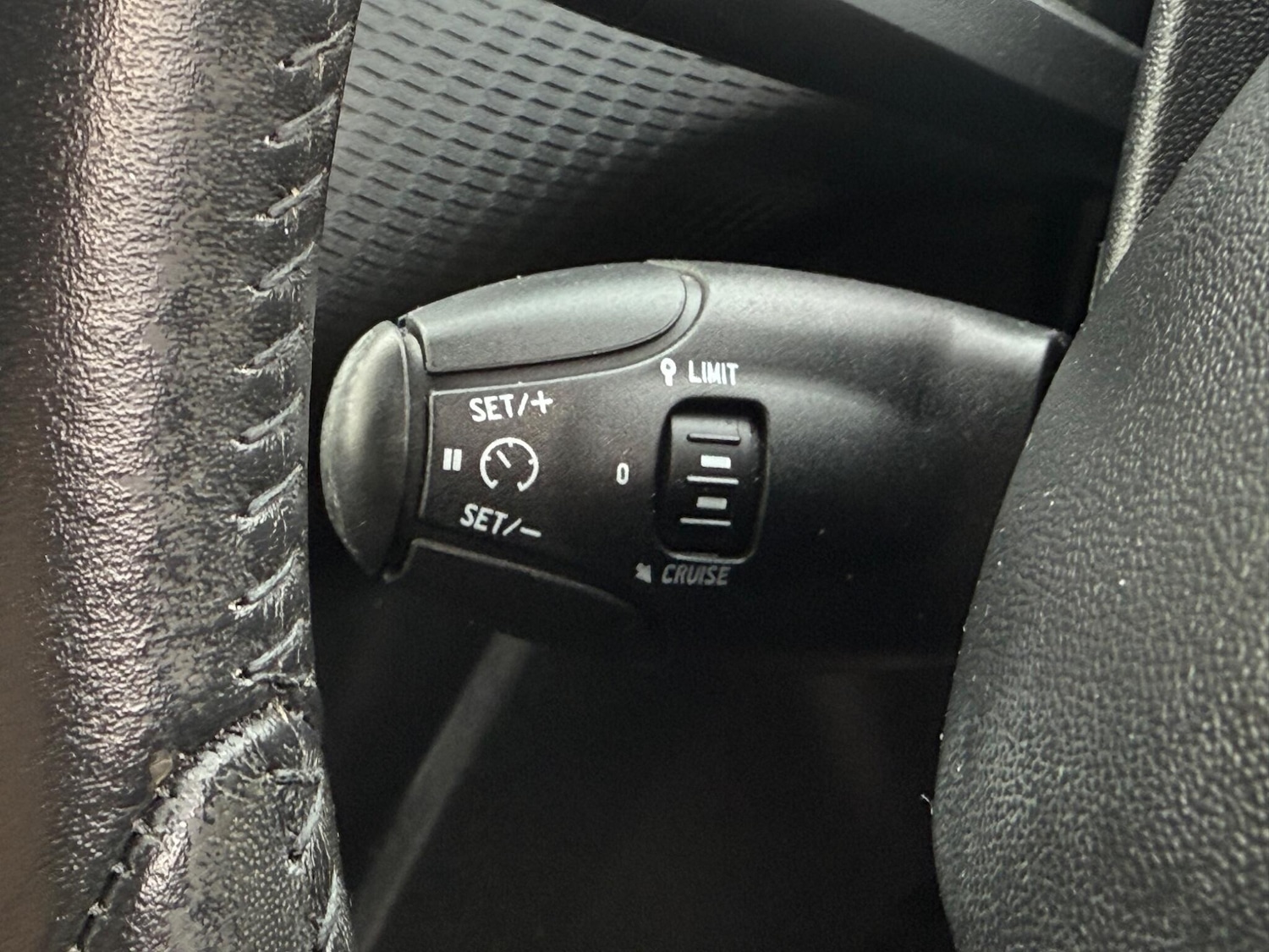 Used Peugeot 2008 2017 for sale - 76681953: Photo 25