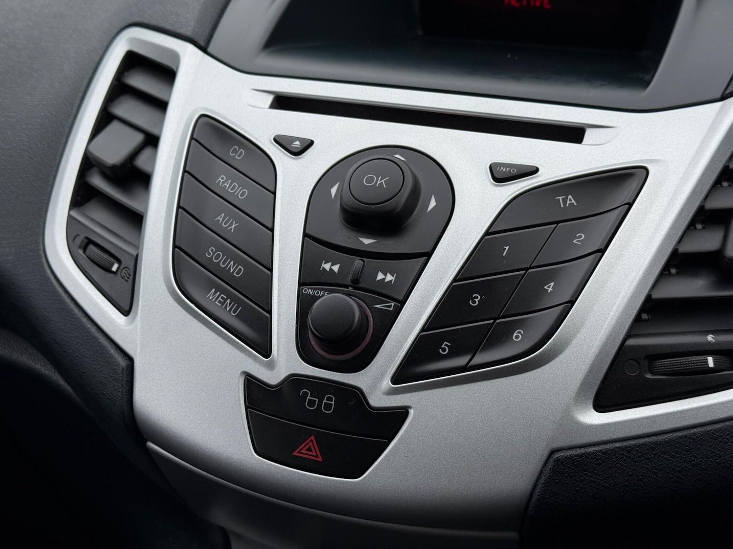 Used Ford Fiesta 2011 for sale - 77982466: Photo 21