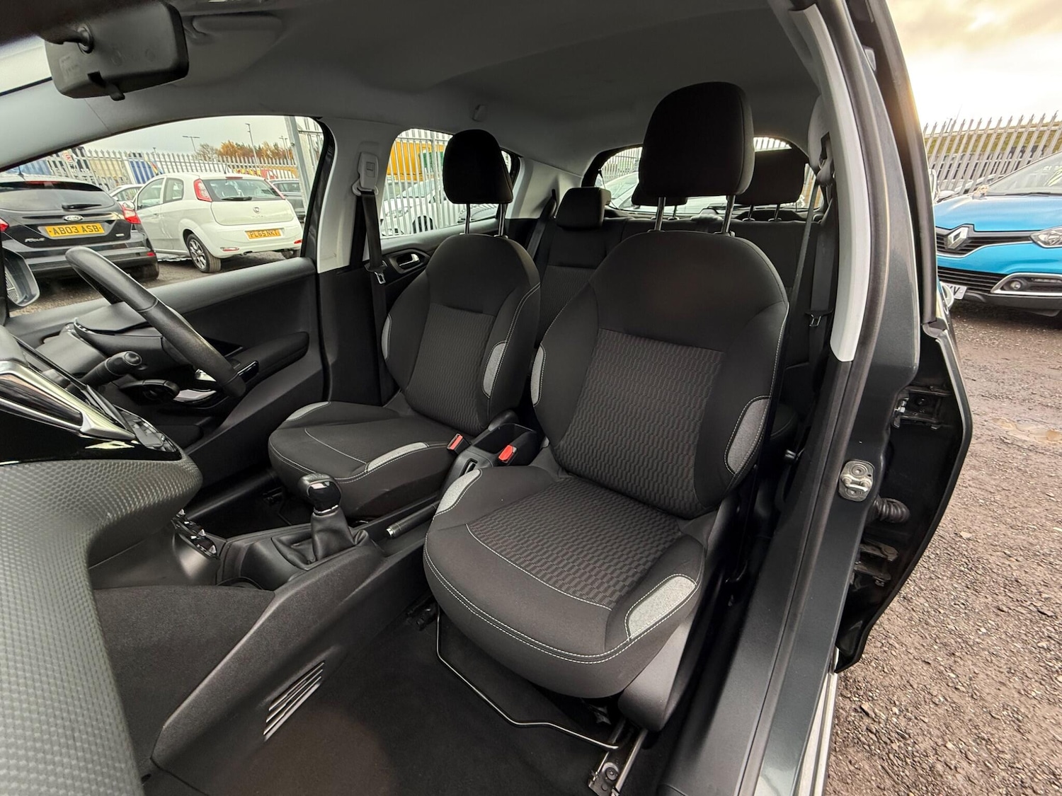 Used Peugeot 208 2016 for sale - 76681944: Photo 14