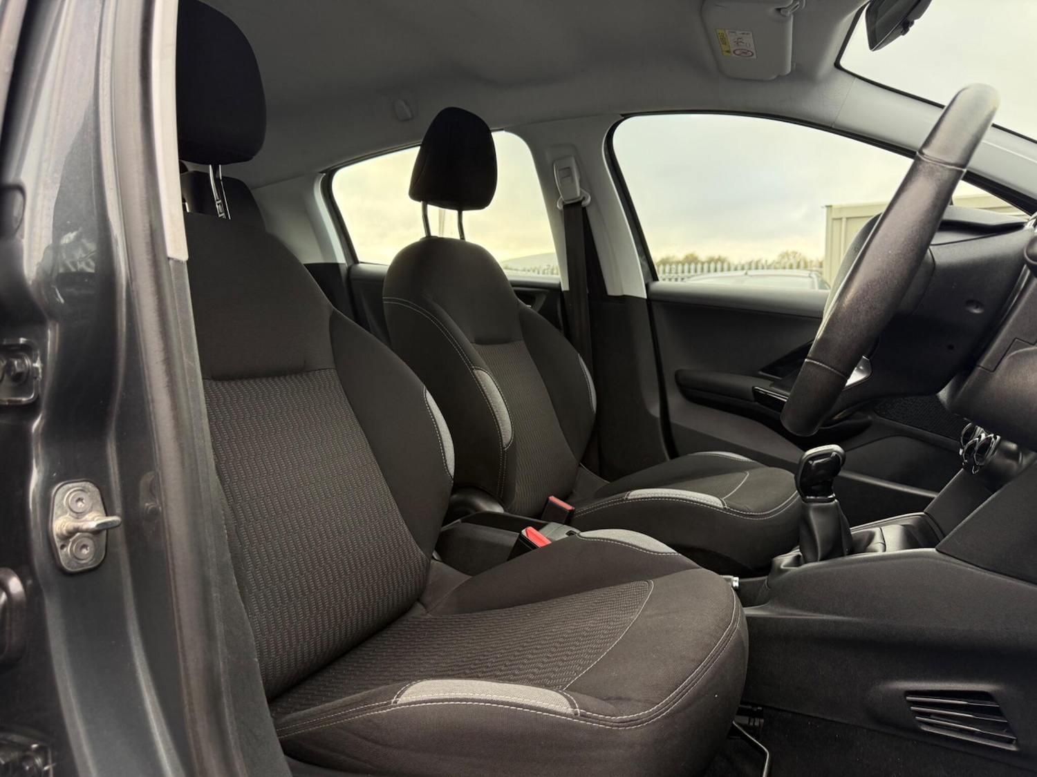 Used Peugeot 208 2016 for sale - 76681944: Photo 15