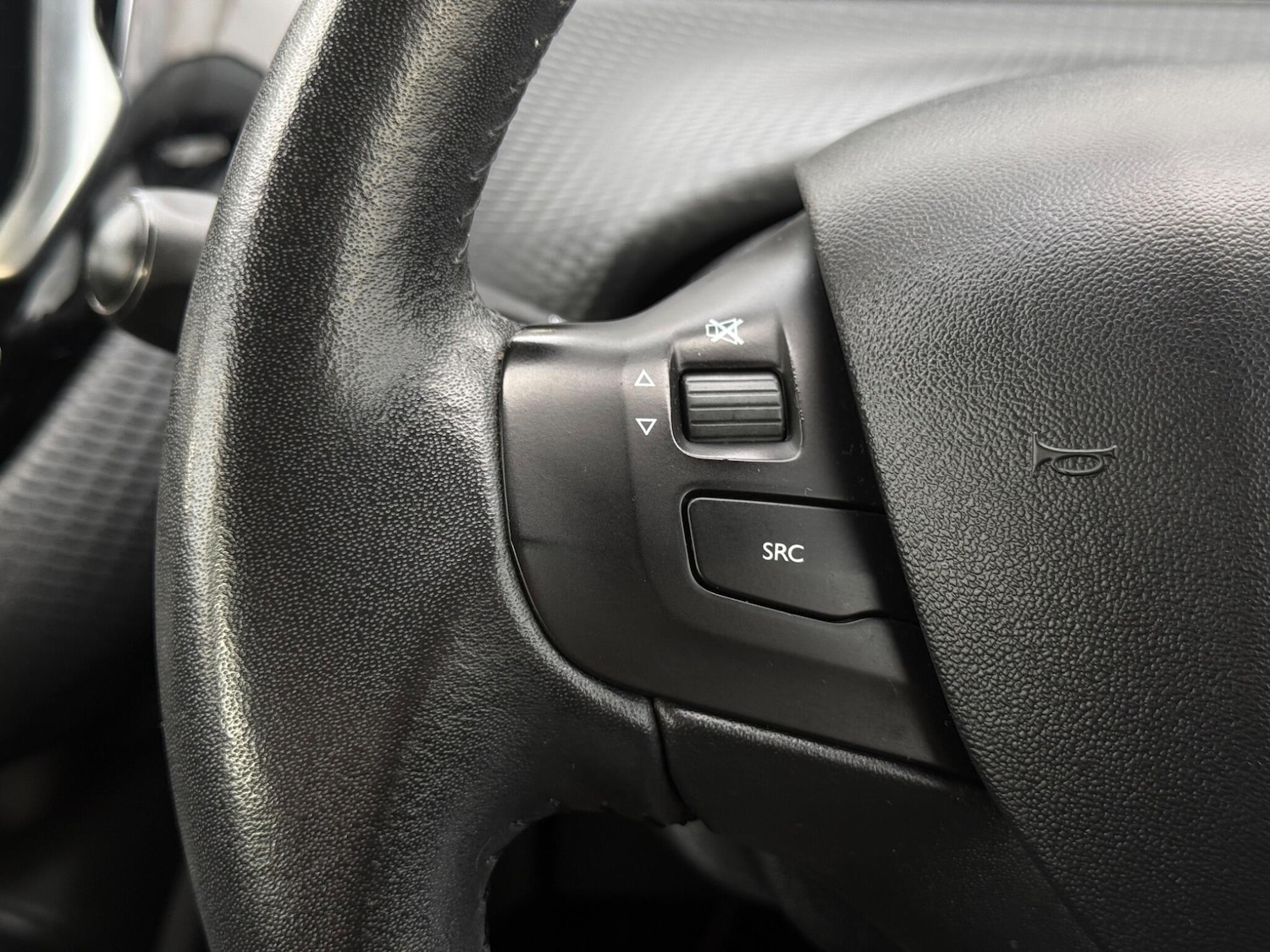 Used Peugeot 208 2016 for sale - 76681944: Photo 24