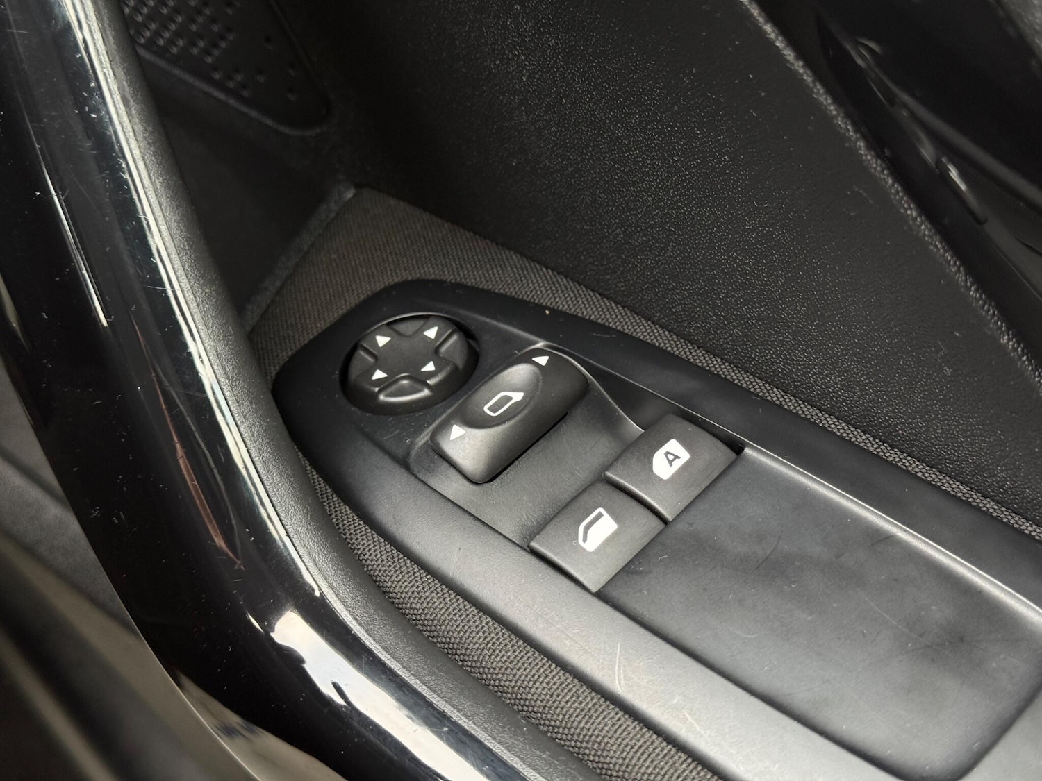 Used Peugeot 208 2016 for sale - 76681944: Photo 27