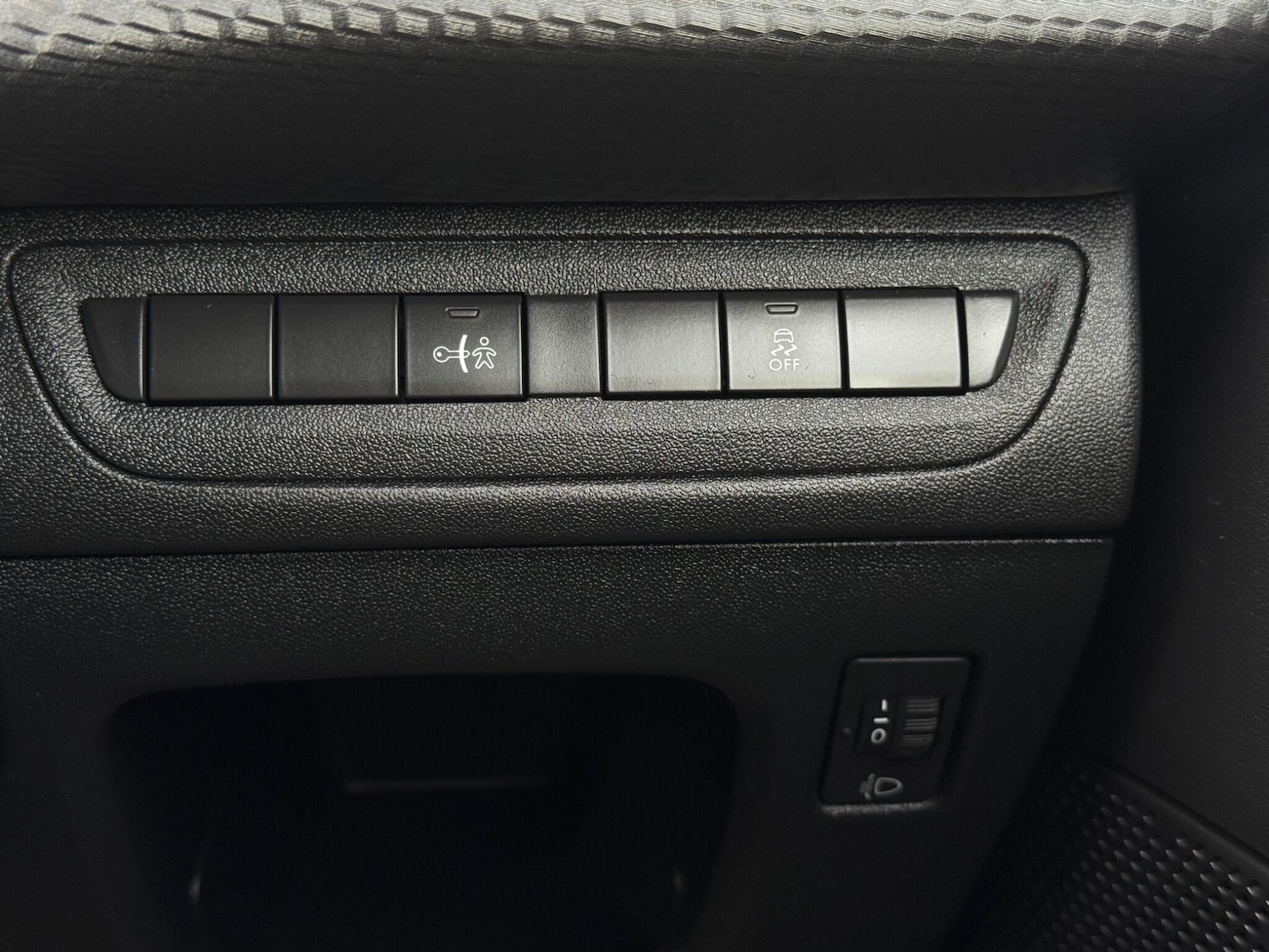 Used Peugeot 208 2016 for sale - 76681944: Photo 28