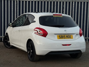 Used Peugeot 208 2015 for sale - 76329638: Photo