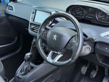 Used Peugeot 208 2015 for sale - 78970979: Photo