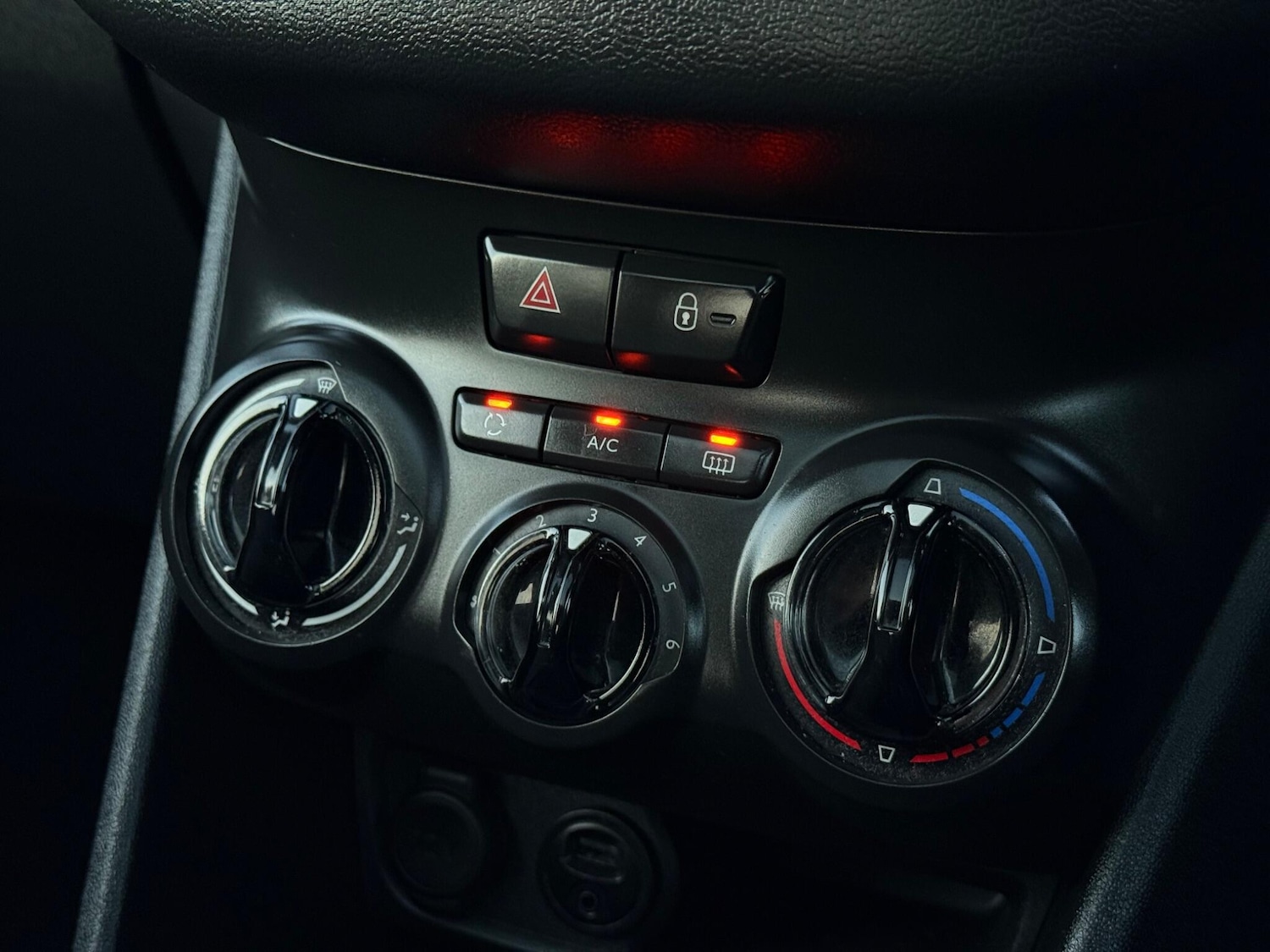 Used Peugeot 208 2015 for sale - 76759689: Photo 24