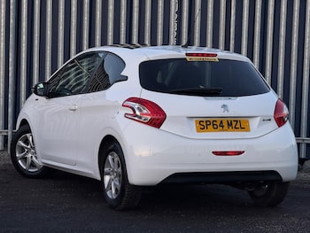 Used Peugeot 208 2015 for sale - 76759689: Photo