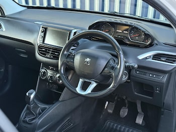 Used Peugeot 208 2015 for sale - 76759689: Photo