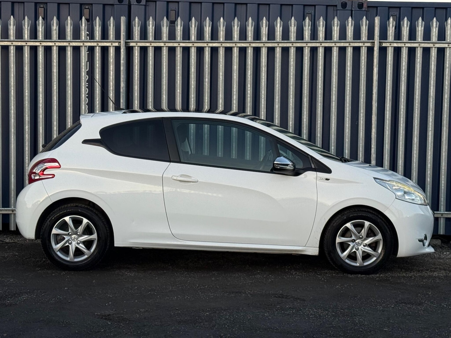 Used Peugeot 208 2015 for sale - 76759689: Photo 6