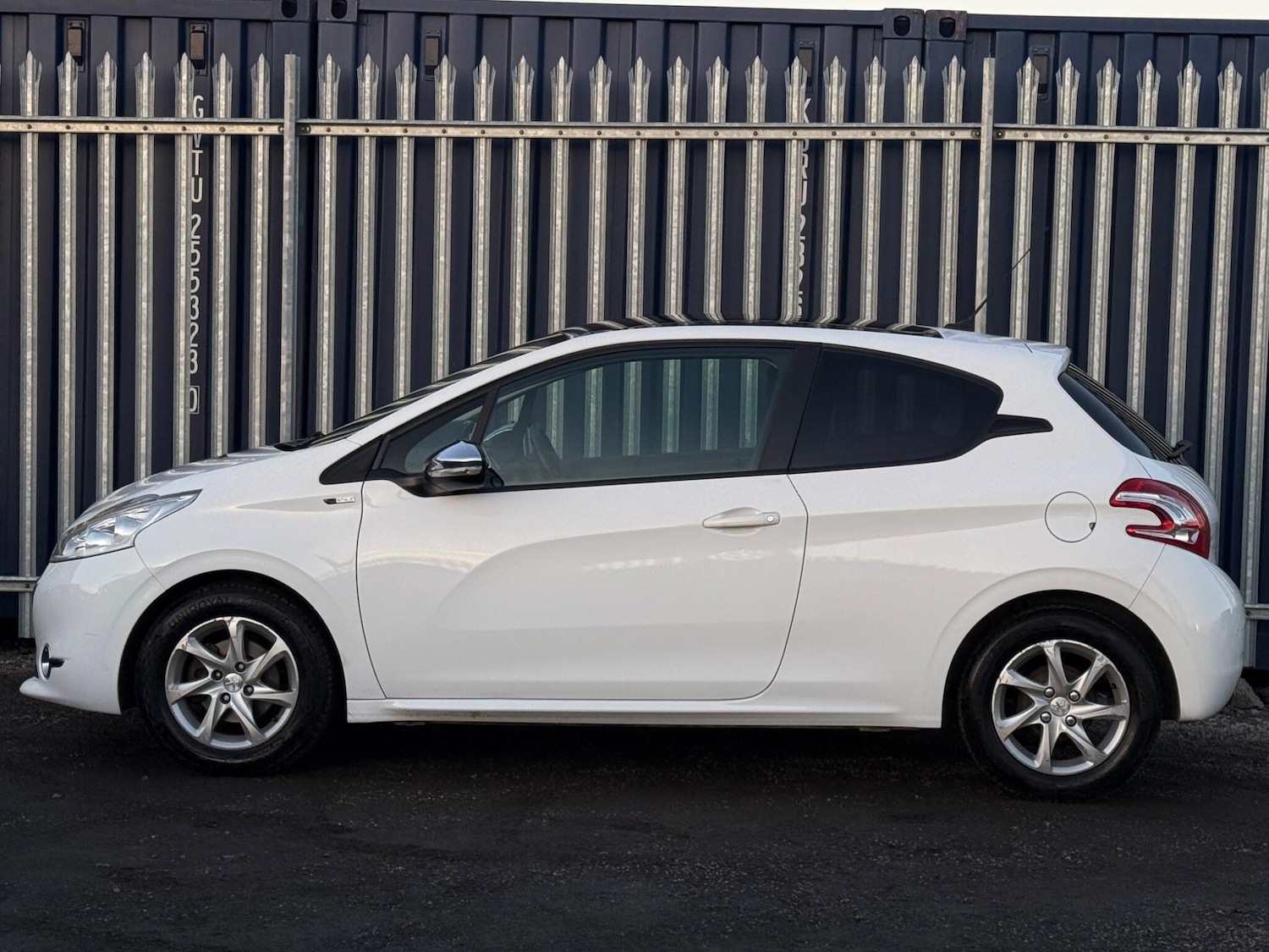 Used Peugeot 208 2015 for sale - 76759689: Photo 9