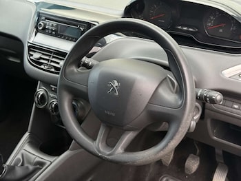 Used Peugeot 208 2014 for sale - 79546522: Photo