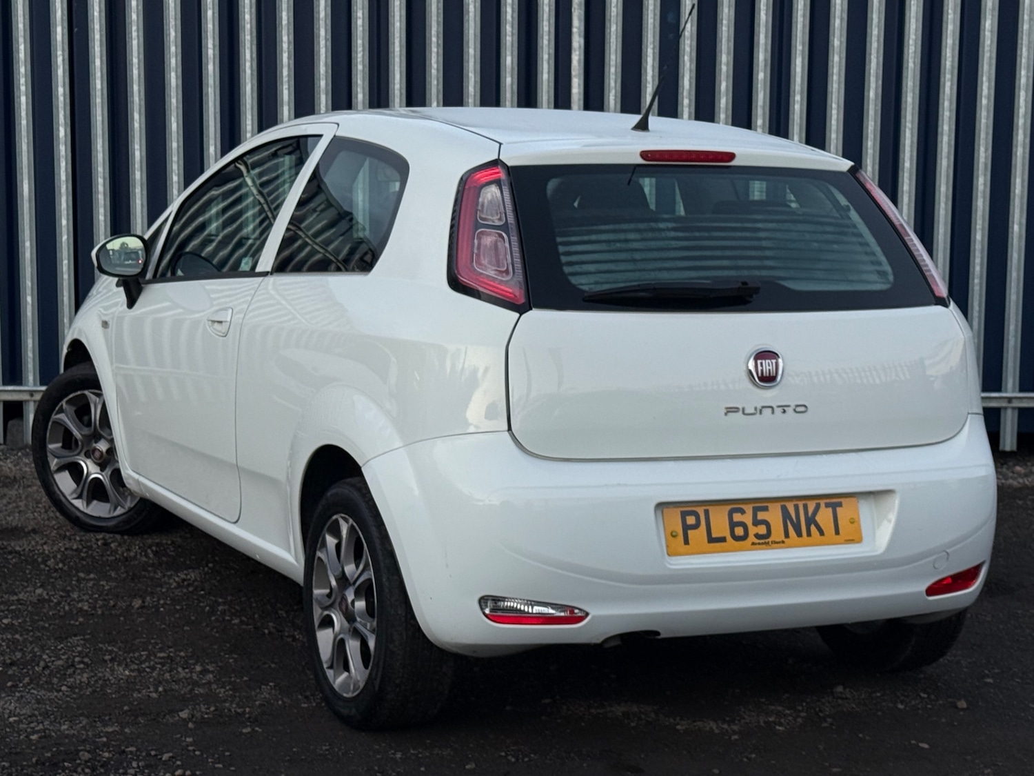 Used Fiat Punto 2016 for sale - 76329640: Photo 2