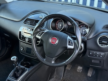 Used Fiat Punto 2016 for sale - 76329640: Photo