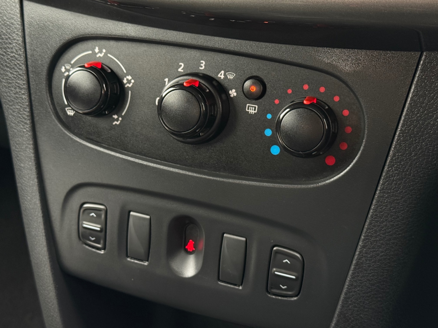 Used Dacia Sandero Stepway 2016 for sale - 76329642: Photo 20