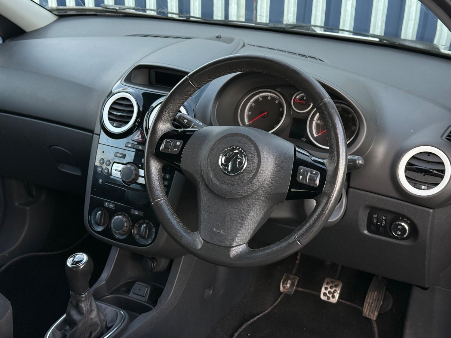 Used Vauxhall Corsa 2013 for sale - 77174615: Photo 3