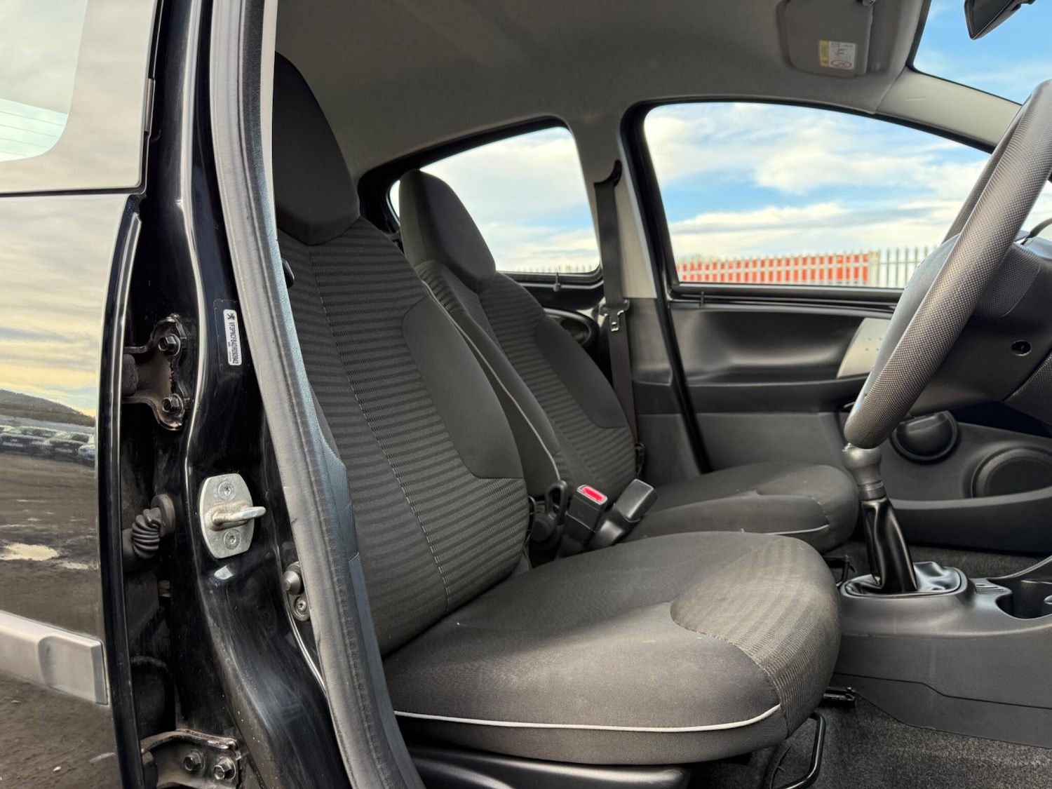 Used Peugeot 107 2014 for sale - 78148125: Photo 15