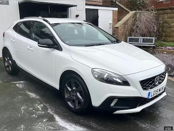 Used Volvo V40 Cross Country 2015 for sale - 77671285: Photo