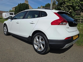 Used Volvo V40 Cross Country 2014 for sale - 78796037: Photo