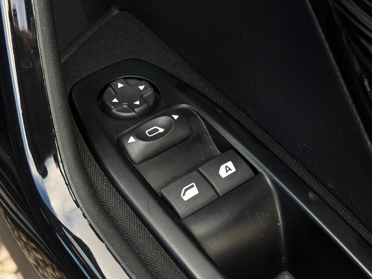 Used Peugeot 208 2018 for sale - 77130896: Photo 30