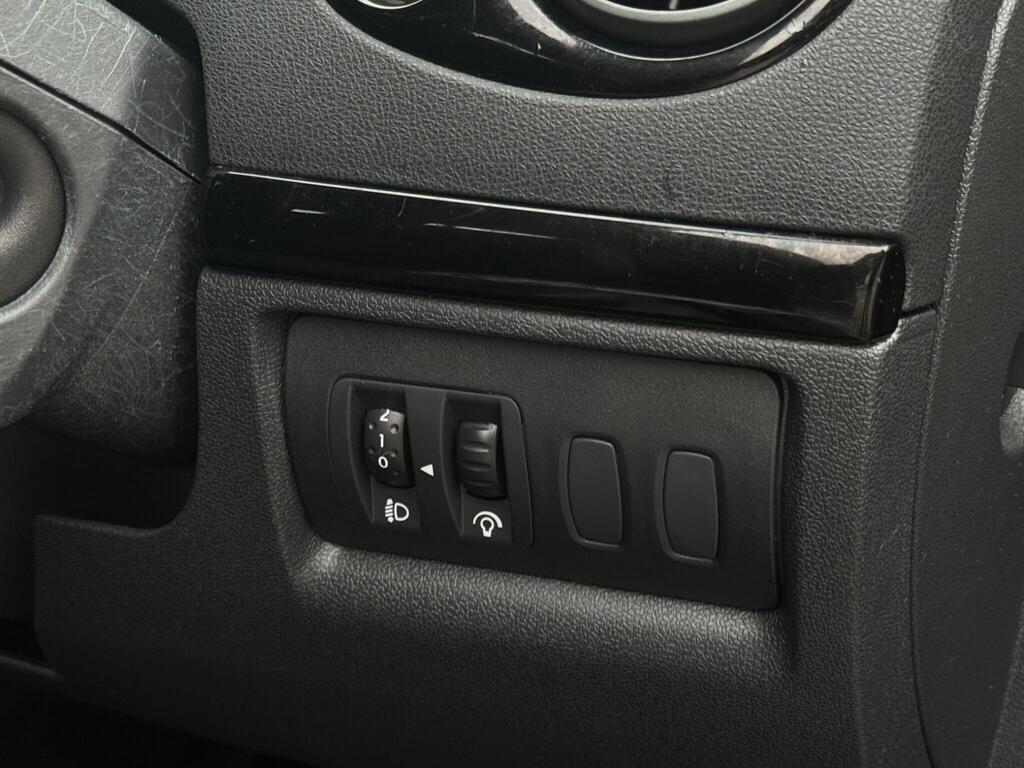 Used Renault Clio 2012 for sale - 77203646: Photo 30