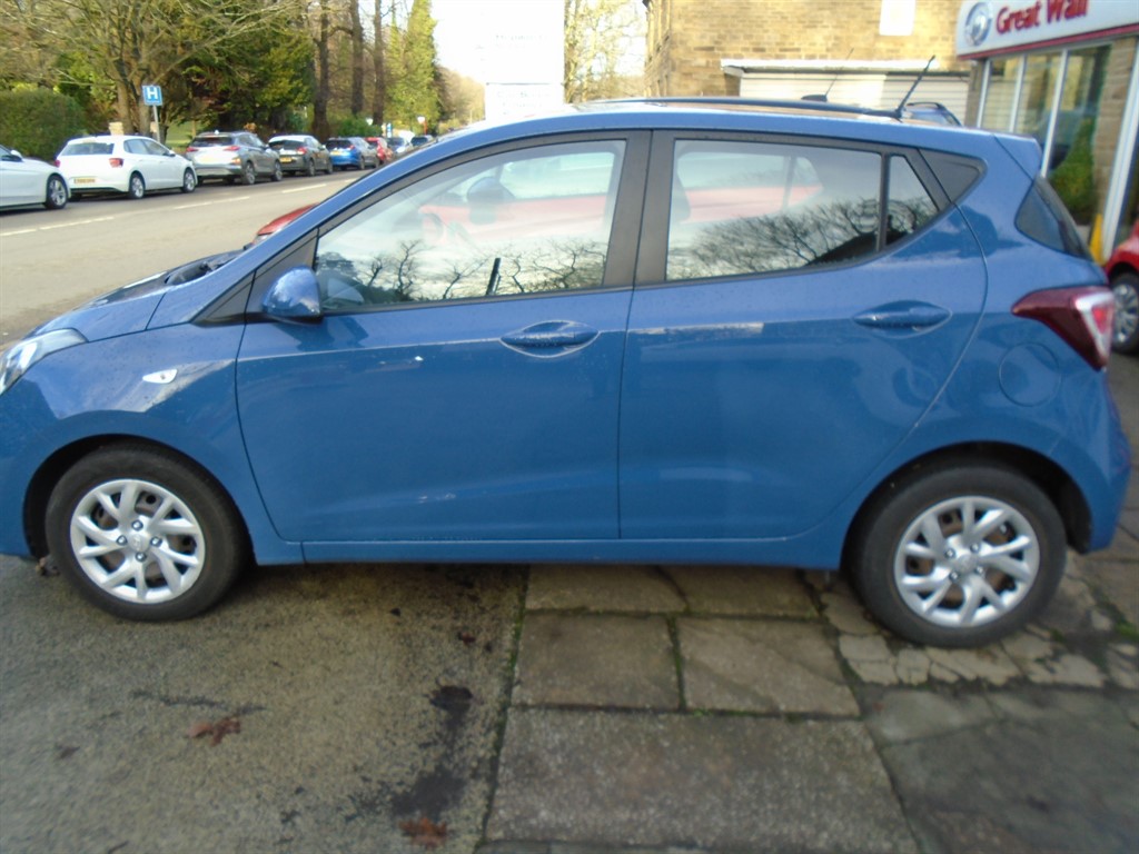 Used Hyundai i10 2017 for sale - 76966989: Photo 2