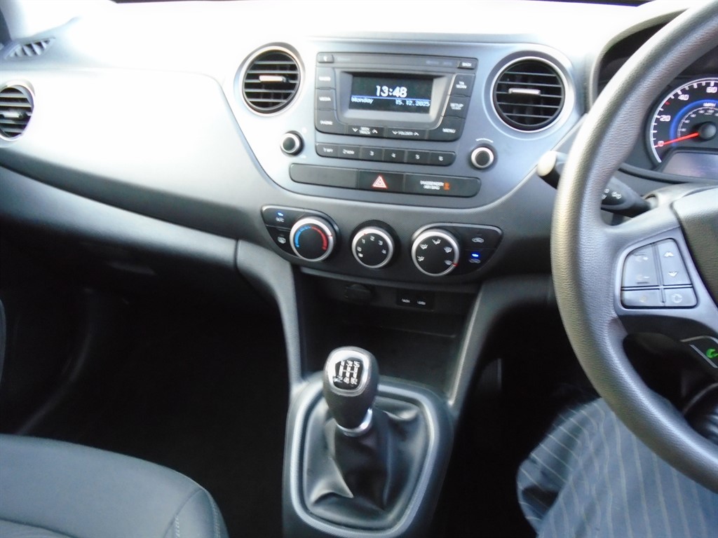 Used Hyundai i10 2017 for sale - 76966989: Photo 9