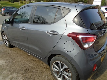 Used Hyundai i10 2019 for sale - 77890229: Photo