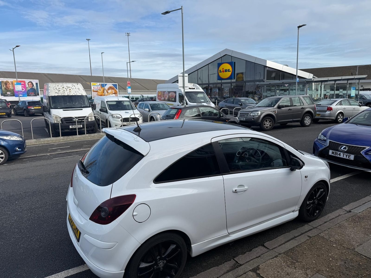 Used Vauxhall Corsa 2013 for sale - 77493737: Photo 2