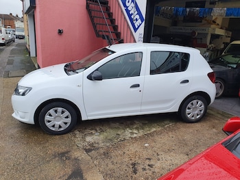 Used Dacia Sandero 2015 for sale - 77603805: Photo