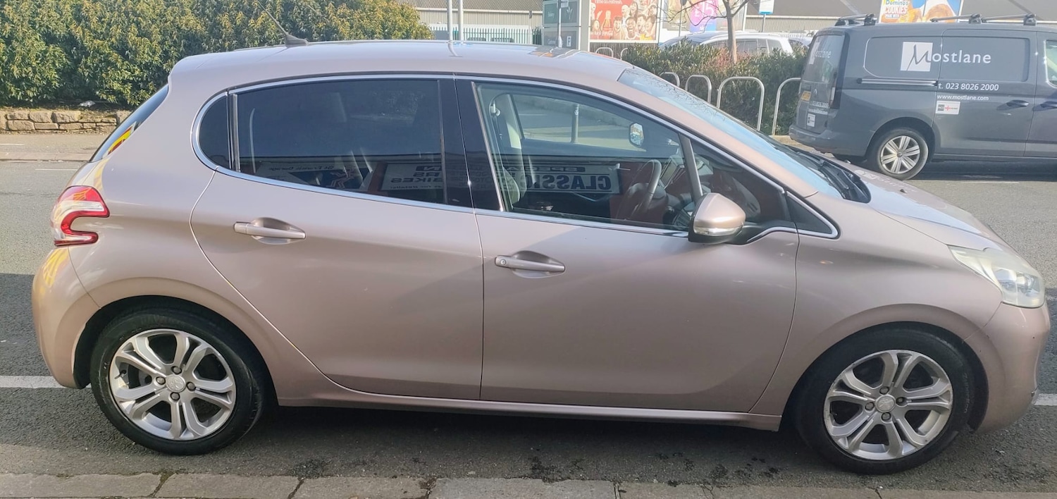 Used Peugeot 208 2012 for sale - 77582533: Photo 3