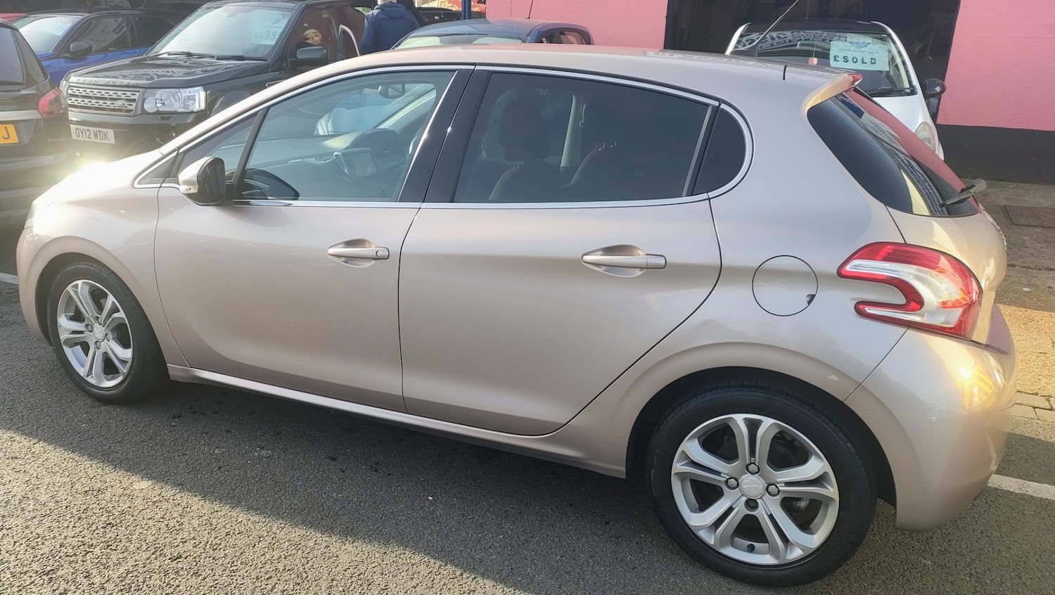 Used Peugeot 208 2012 for sale - 77582533: Photo 4