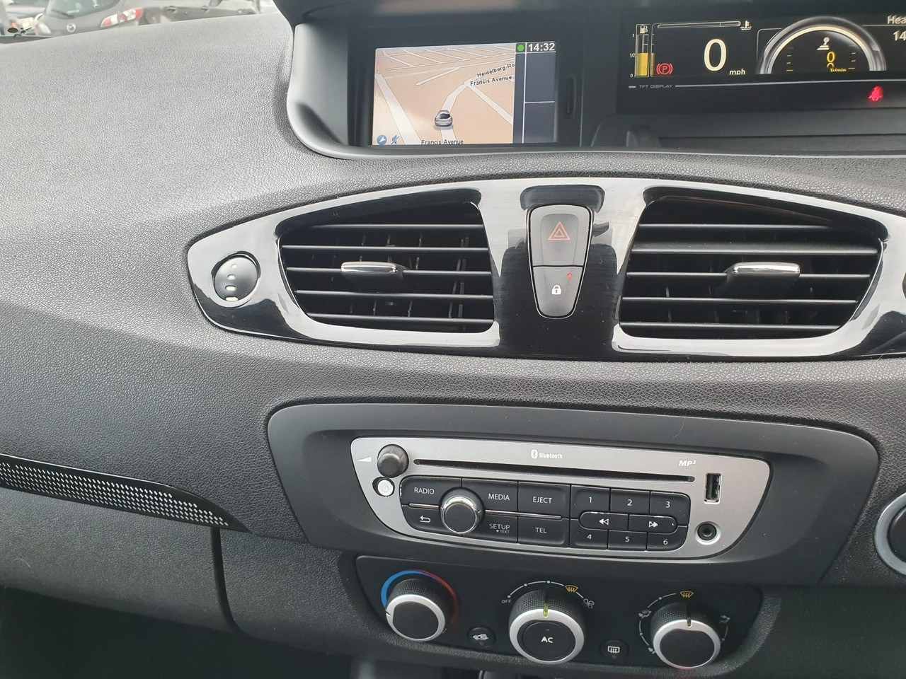 Used Renault Scenic 2012 for sale - 76569288: Photo 12