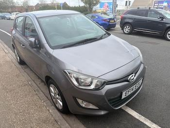 Used Hyundai i20 2014 for sale - 76334656: Photo