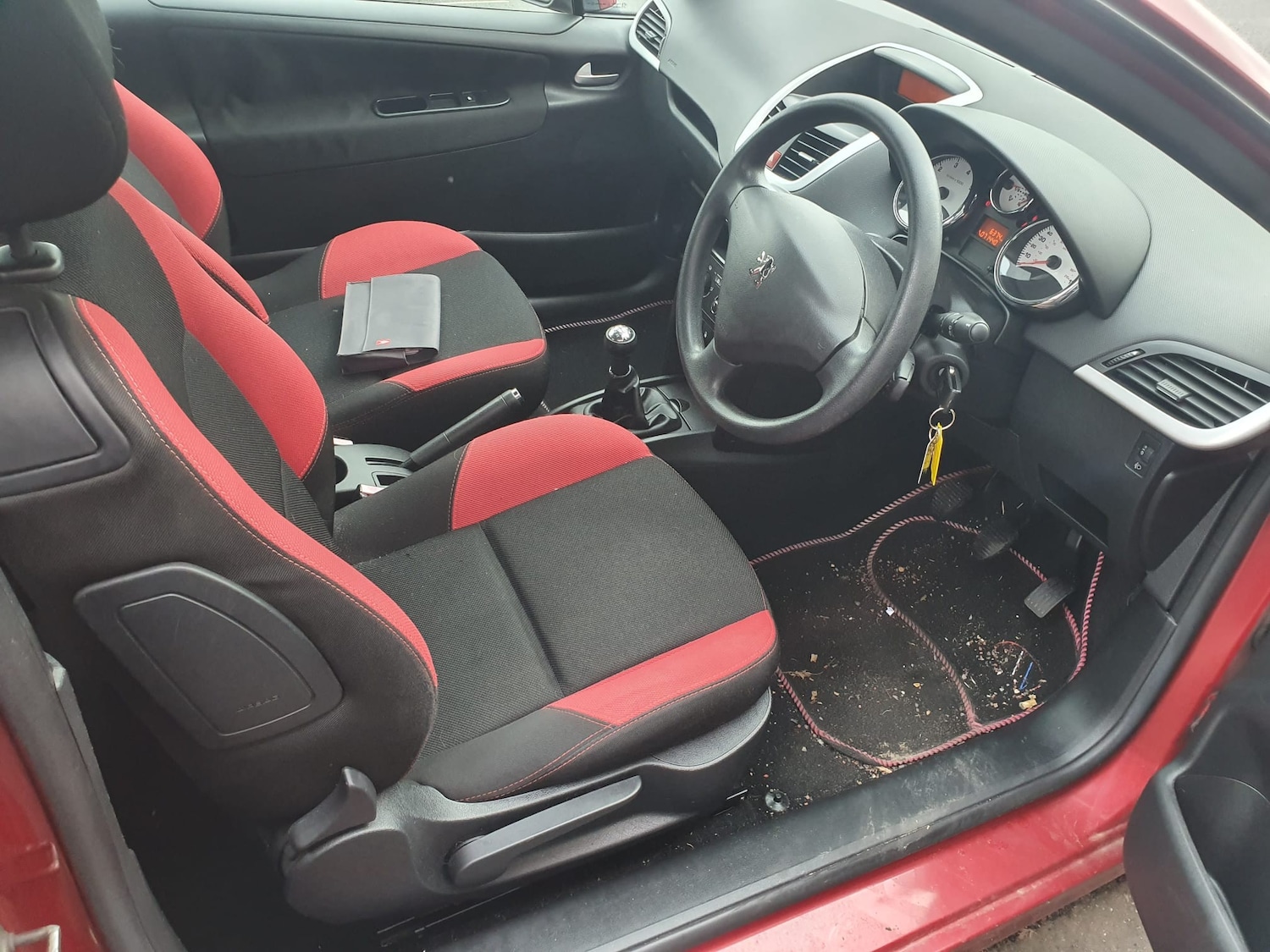 Used Peugeot 207 2010 for sale - 76863035: Photo 11