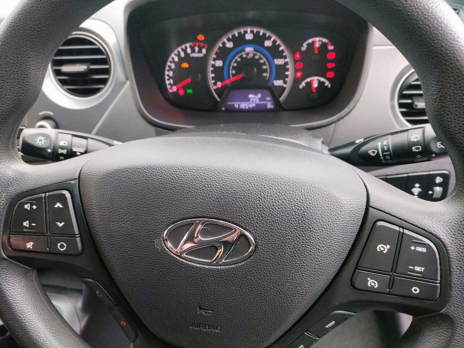 Used Hyundai i10 2017 for sale - 77341065: Photo 11